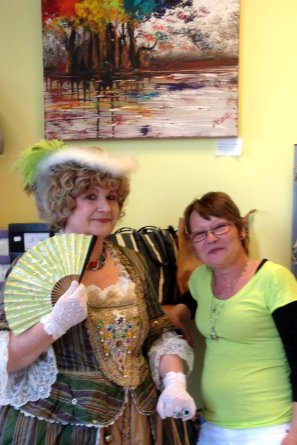 Fürstin Lubomirska von Teschen alias Renata Linné und Künstlerin Ramona Hellmann Fürstin Lubomirska von Teschen alias Renata Linné und Künstlerin Ramona Hellmann